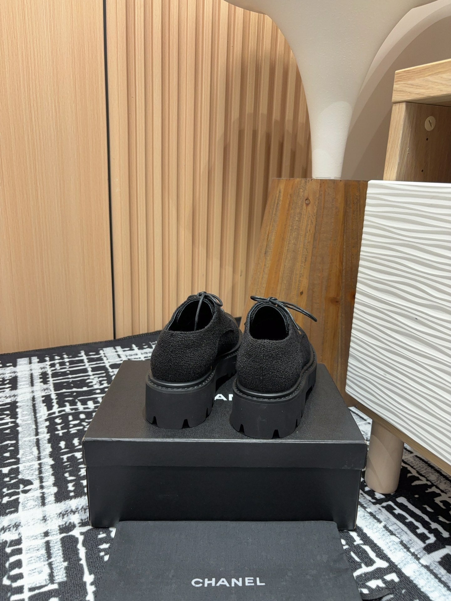 CHANEL OXFORD SHOES IN BLACK TWEED AND CALFSKIN