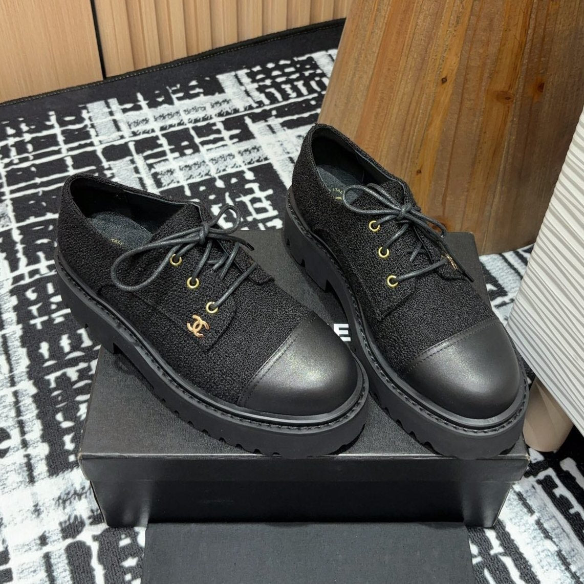 CHANEL OXFORD SHOES IN BLACK TWEED AND CALFSKIN