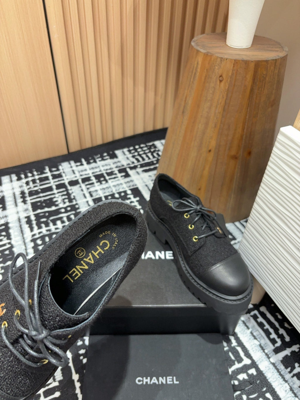 CHANEL OXFORD SHOES IN BLACK TWEED AND CALFSKIN