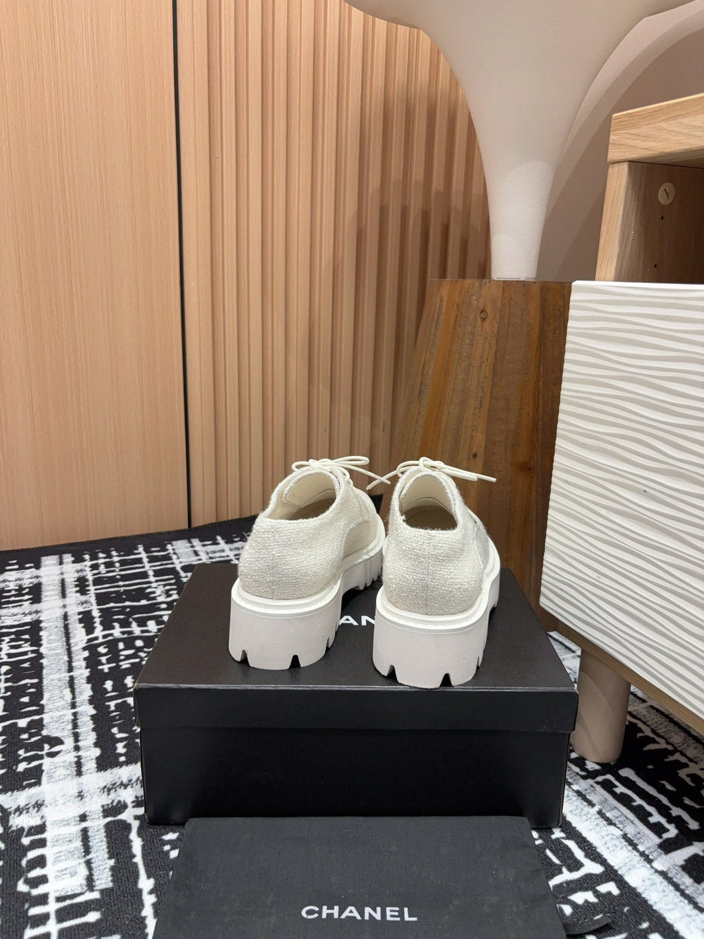 CHANEL OXFORD SHOES IN WHITE TWEED AND CALFSKIN