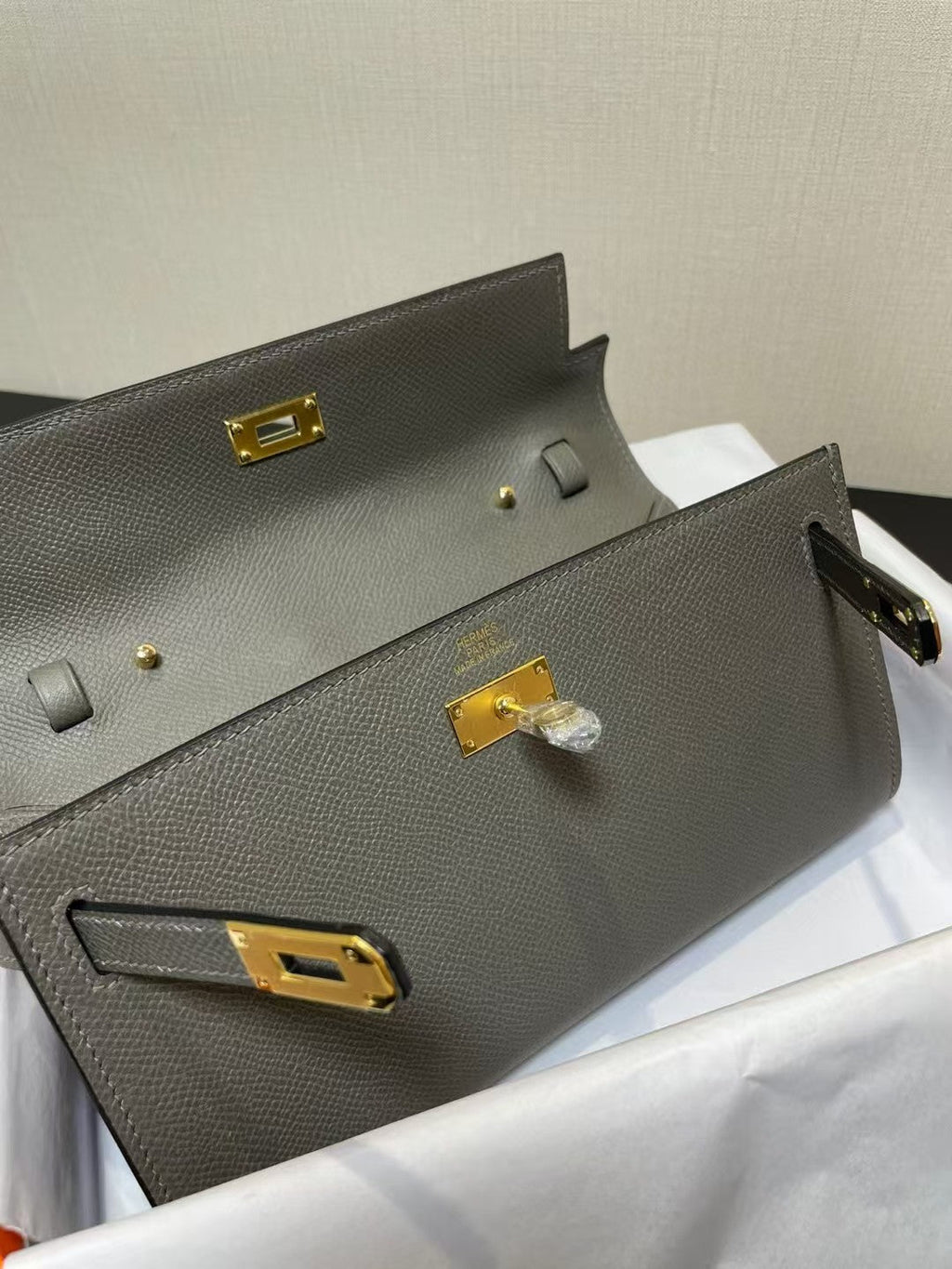 HERMES KELLY CLASSIQUE TO GO WALLET EPSOM 20 IN GREY WITH GOLD HARDWARE