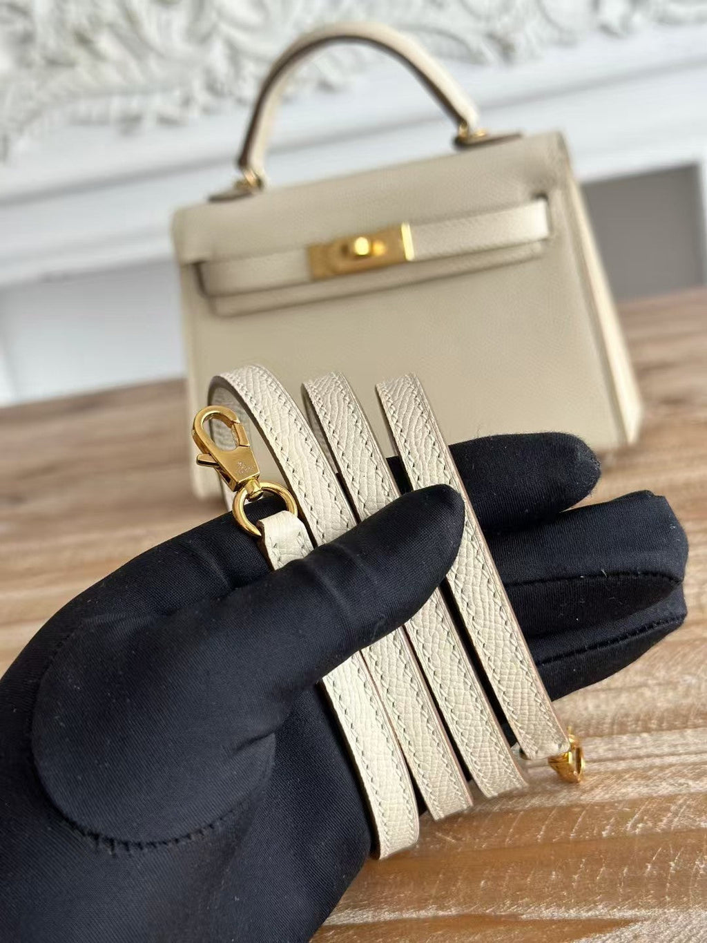 HERMES KELLY MINI 19 WHITE CALFSKIN GOLD HARDWARE