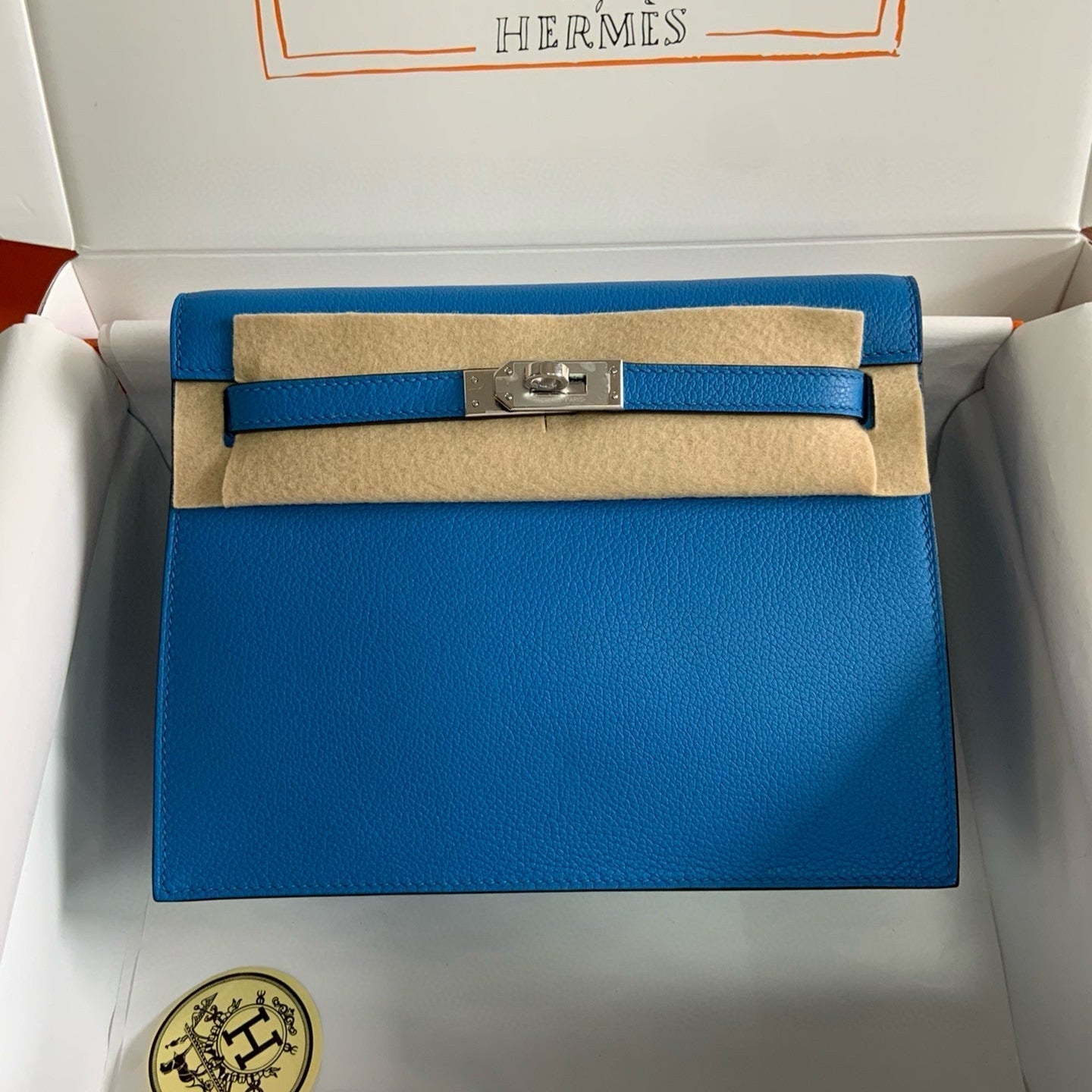 HERMES KELLY DANSE 22 EVERCOLOR BLUE IN CALFSKIN GOLD HARDWARE