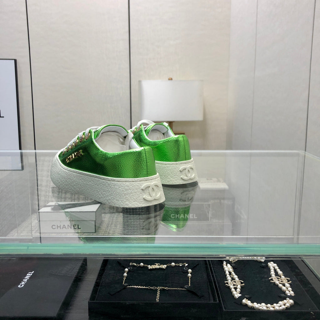 CHANEL CASUAL SNEAKER IN EMERALD GREEN METALLIC LAMBSKIN WITH GOLD LOGO