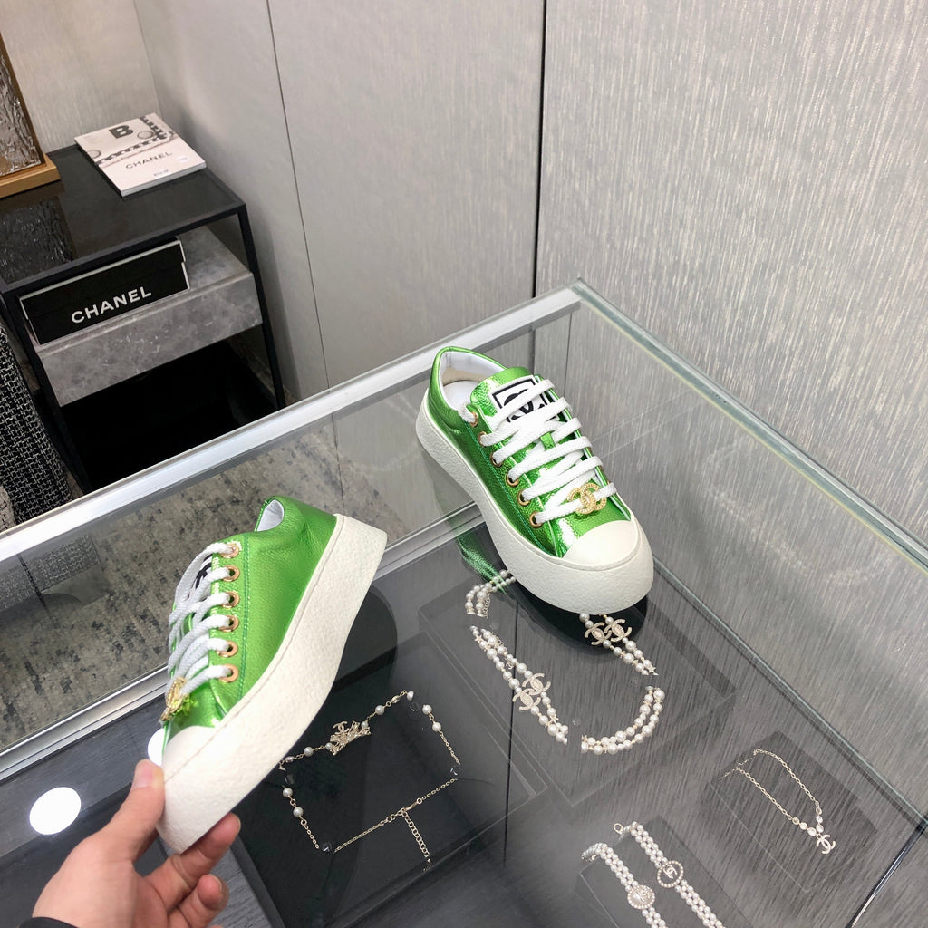 CHANEL CASUAL SNEAKER IN EMERALD GREEN METALLIC LAMBSKIN WITH GOLD LOGO