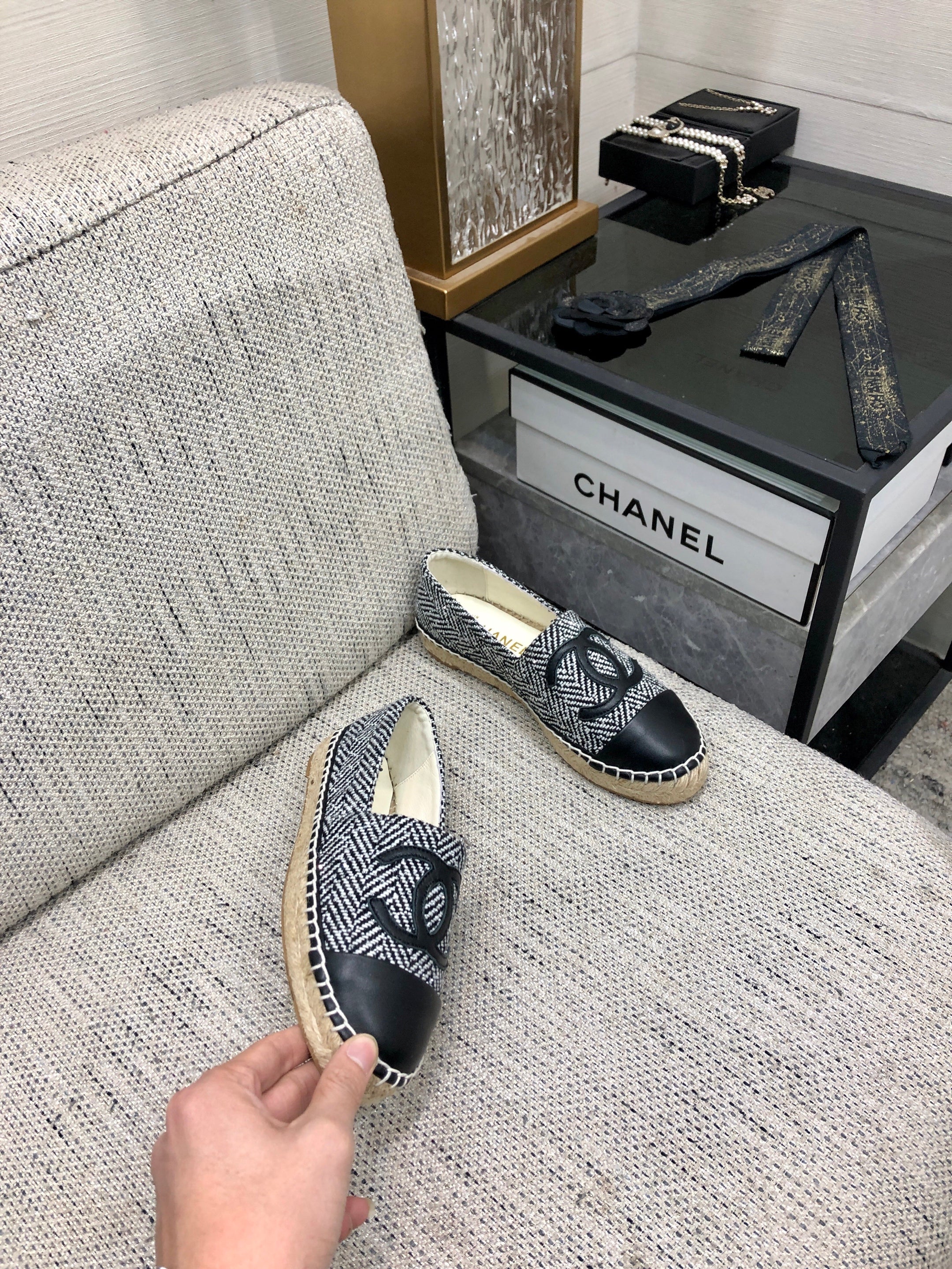 CHANEL ESPADRILLE BLACK MIX WHITE TWEED FABRIC AND CALFSKIN FLATS 185046
