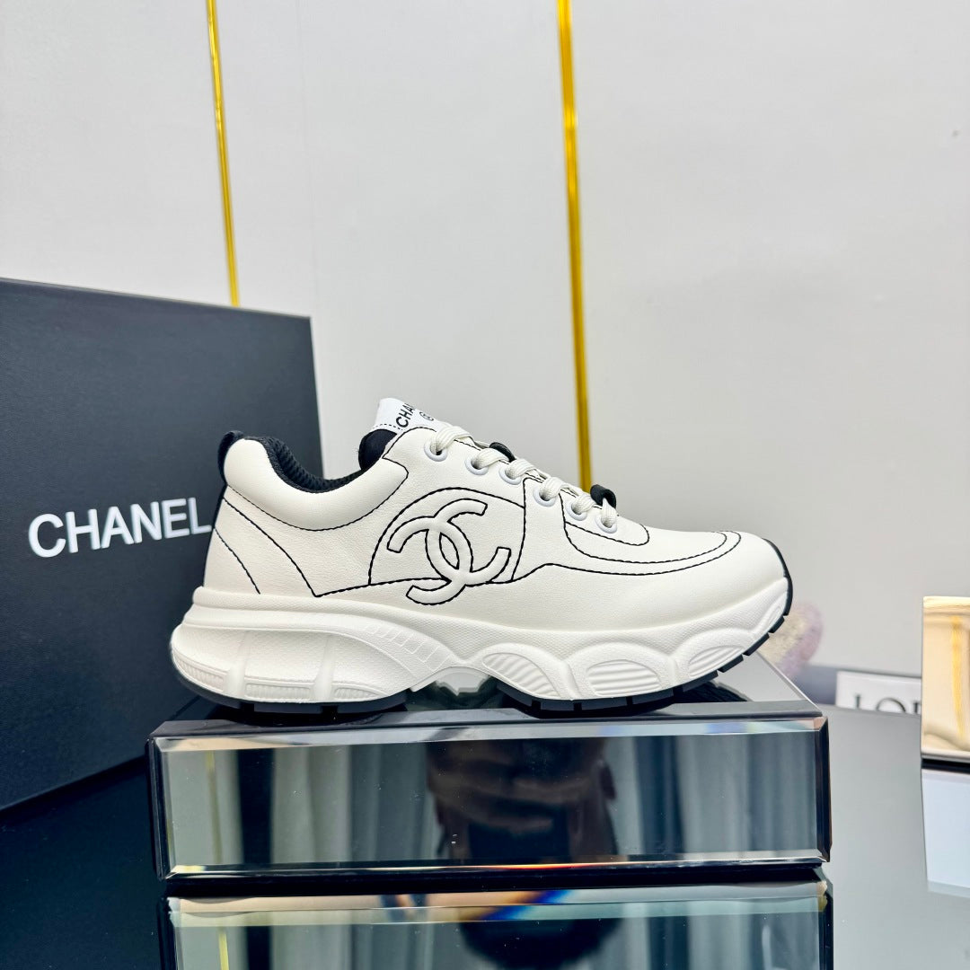 CHANEL TRAINERS SNEAKER IN WHITE CALFSKIN WITH BLACK EMBROIDERED