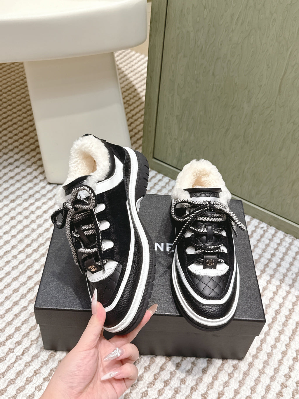 CHANEL 25S THICK-SOLE SNEAKERS IN BLACK AND WHITE CALFSKIN WITH FUR LINING