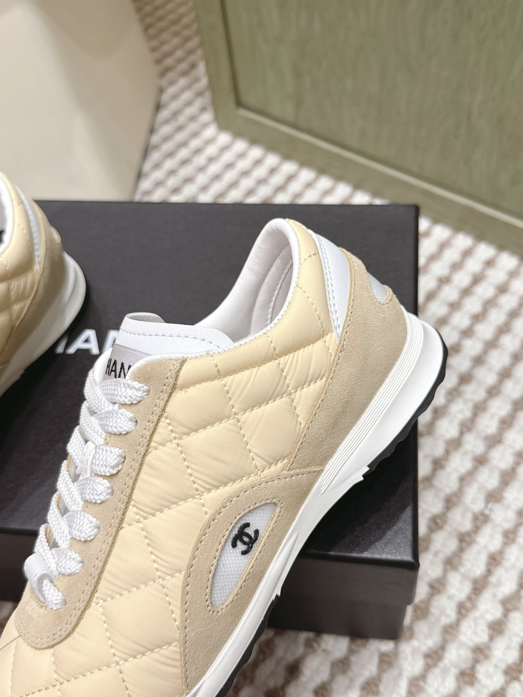 CHANEL 25S SNEAKERS IN LIGHT YELLOW CALFSKIN AND SUEDE