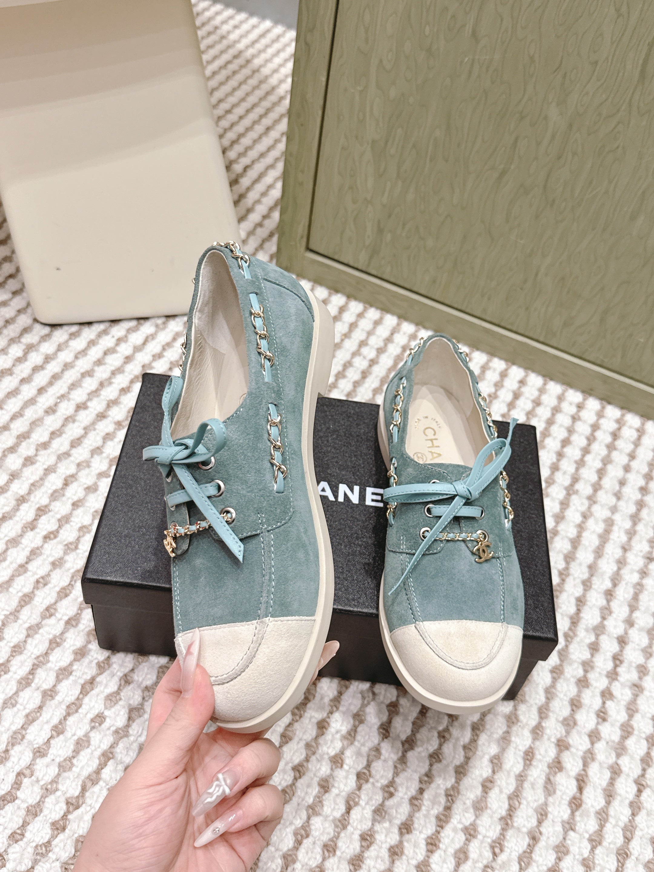 CHANEL 25S MOASINS IN LIGHT BLUISH-GRAY AND LIGHT GREY SUEDE