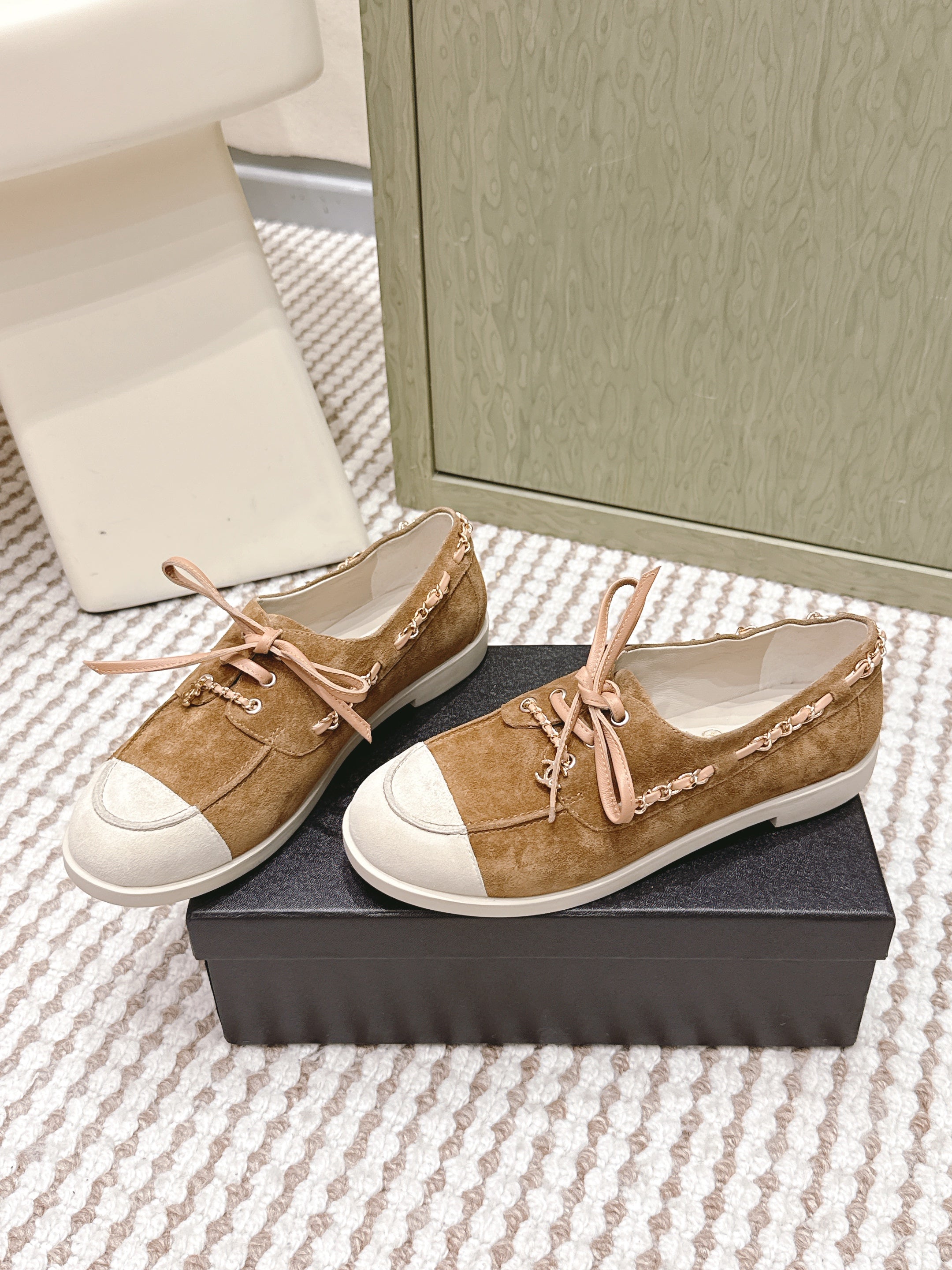 CHANEL 25S MOASINS IN BROWN AND LIGHT GREY SUEDE