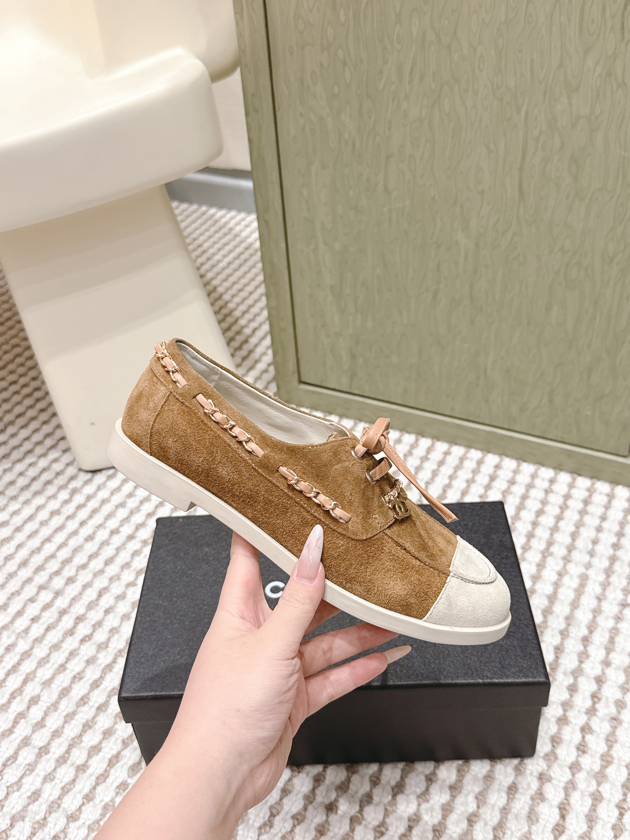 CHANEL 25S MOASINS IN BROWN AND LIGHT GREY SUEDE