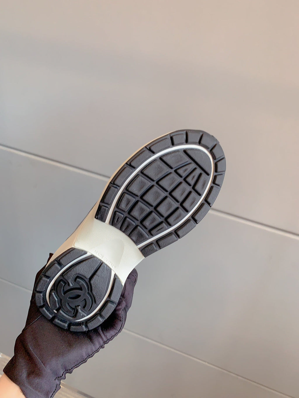 CHANEL SNEAKERS IN GLOSSY SILVER CALFSKIN AND MESH