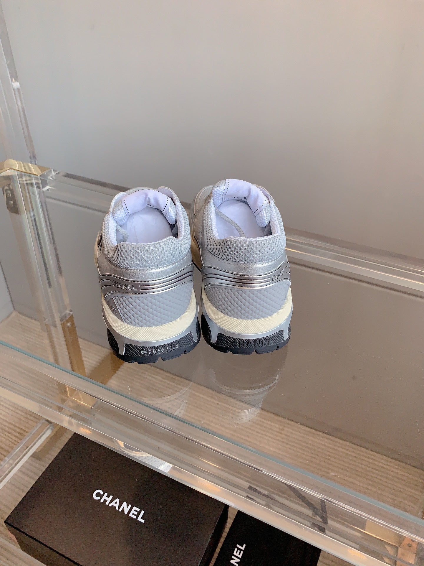 CHANEL SNEAKERS IN GLOSSY SILVER CALFSKIN AND MESH