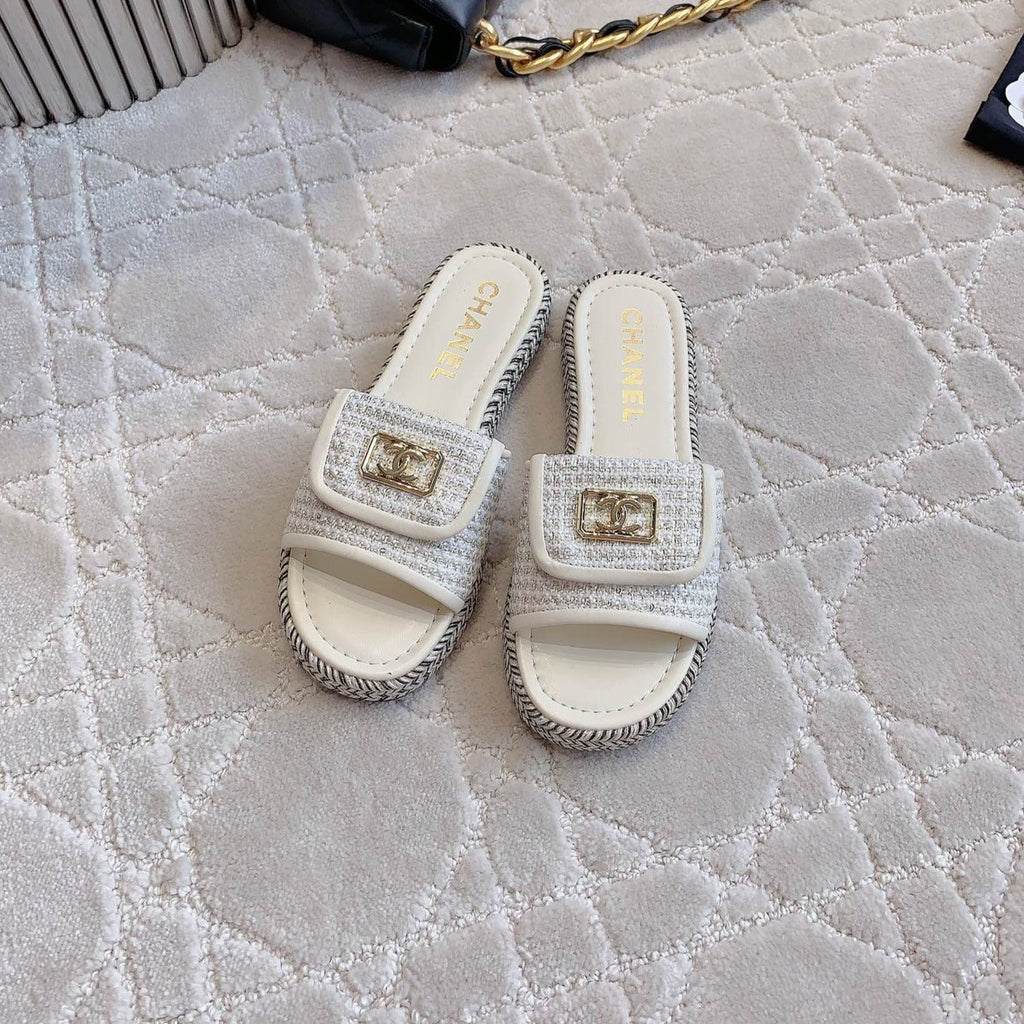 CHANEL PLATFORM SLIPPERS IN WHITE WOOL AND LAMBSKIN