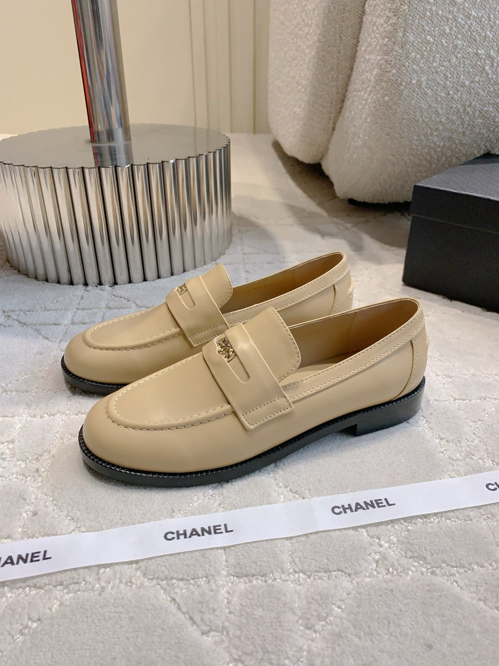 CHANEL 25S MOASINS IN BEIGE CALFSKIN GOLD HARDWARE