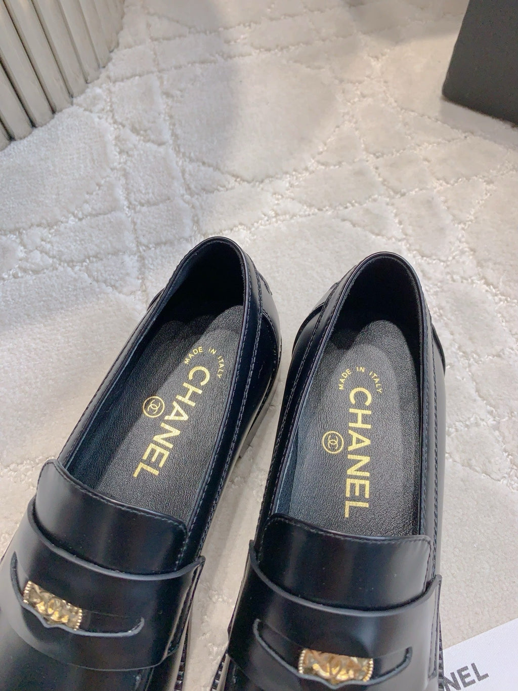 CHANEL 25S MOASINS IN BLACK SHINY CALFSKIN GOLD HARDWARE