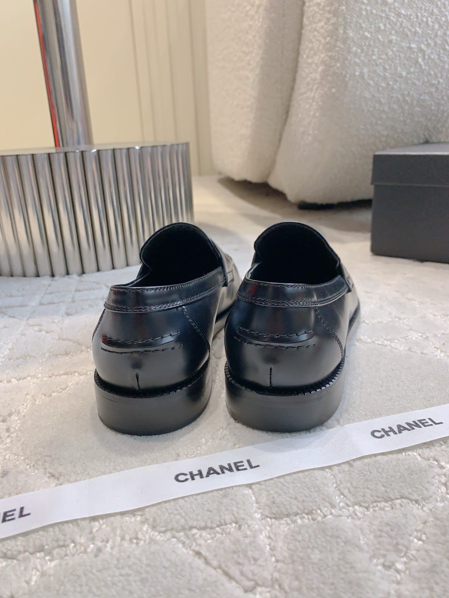 CHANEL 25S MOASINS IN BLACK SHINY CALFSKIN GOLD HARDWARE