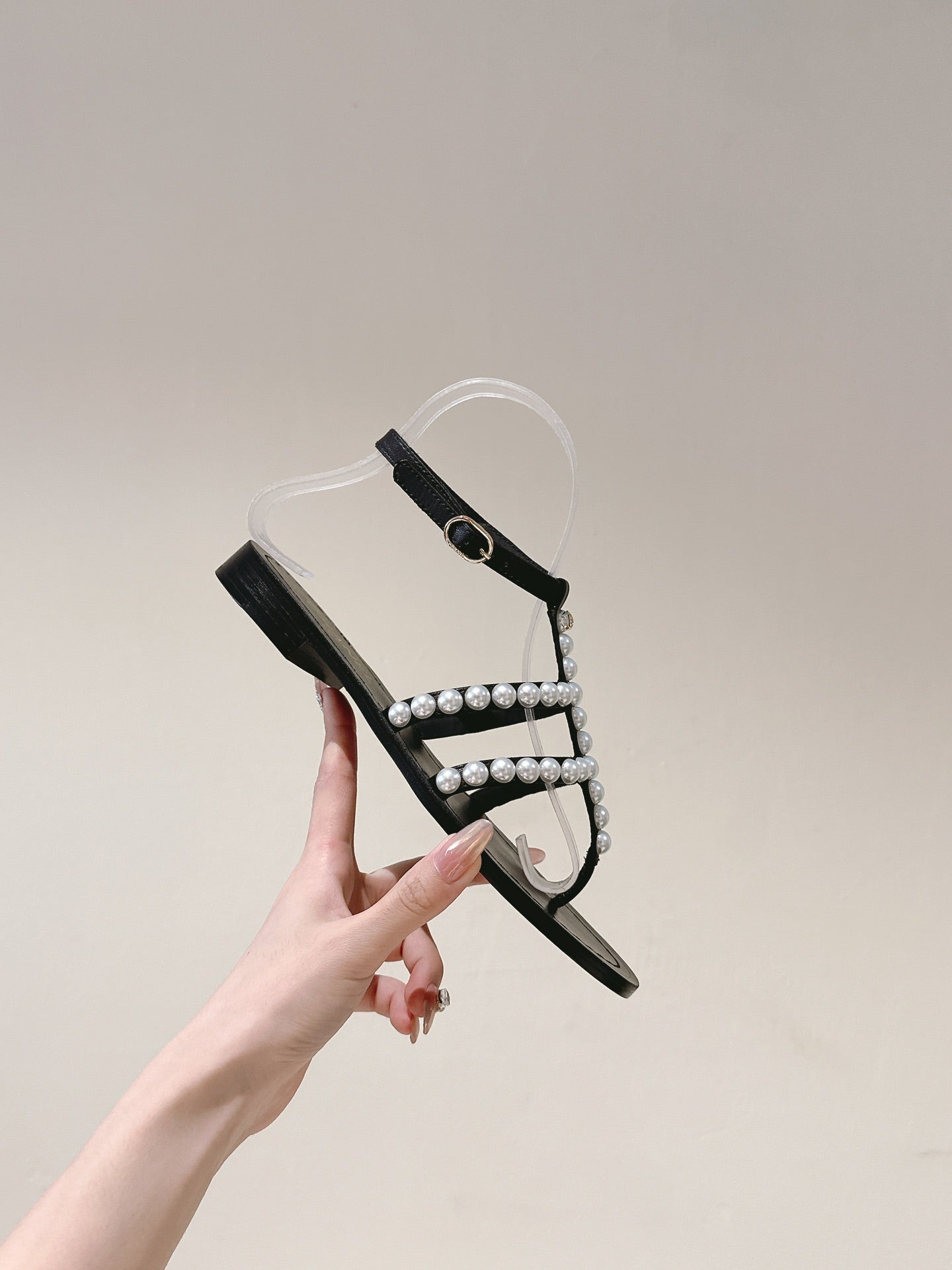 CHANEL SANDALS PEARL ROMAN IN BLACK LAMBSKIN