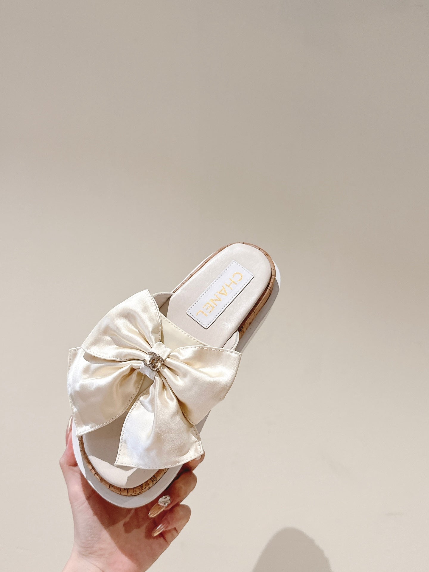 CHANEL SLIPPERS WITH SILK BOW IN WHITE COWHIDE