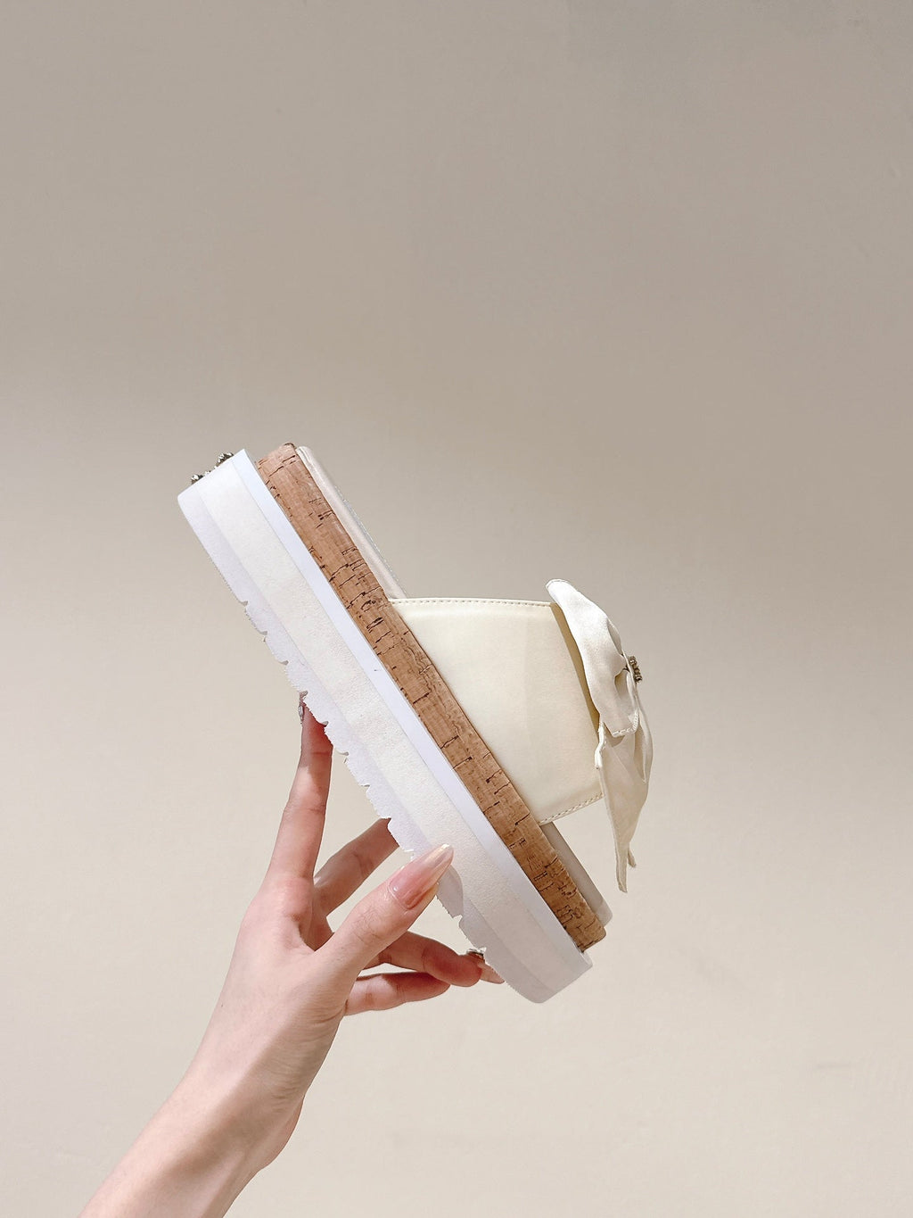 CHANEL SLIPPERS WITH SILK BOW IN WHITE COWHIDE