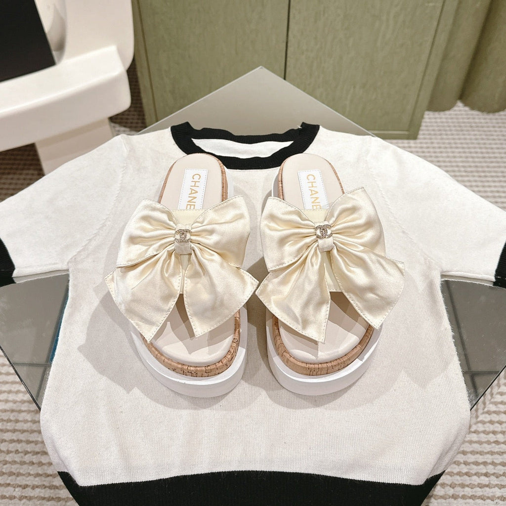 CHANEL SLIPPERS WITH SILK BOW IN WHITE COWHIDE