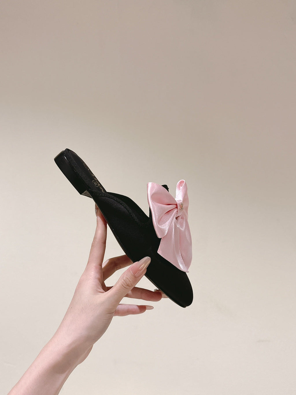 CHANEL MULE WITH SILK LIGHT PINK BOW AND BLACK LAMBSKIN