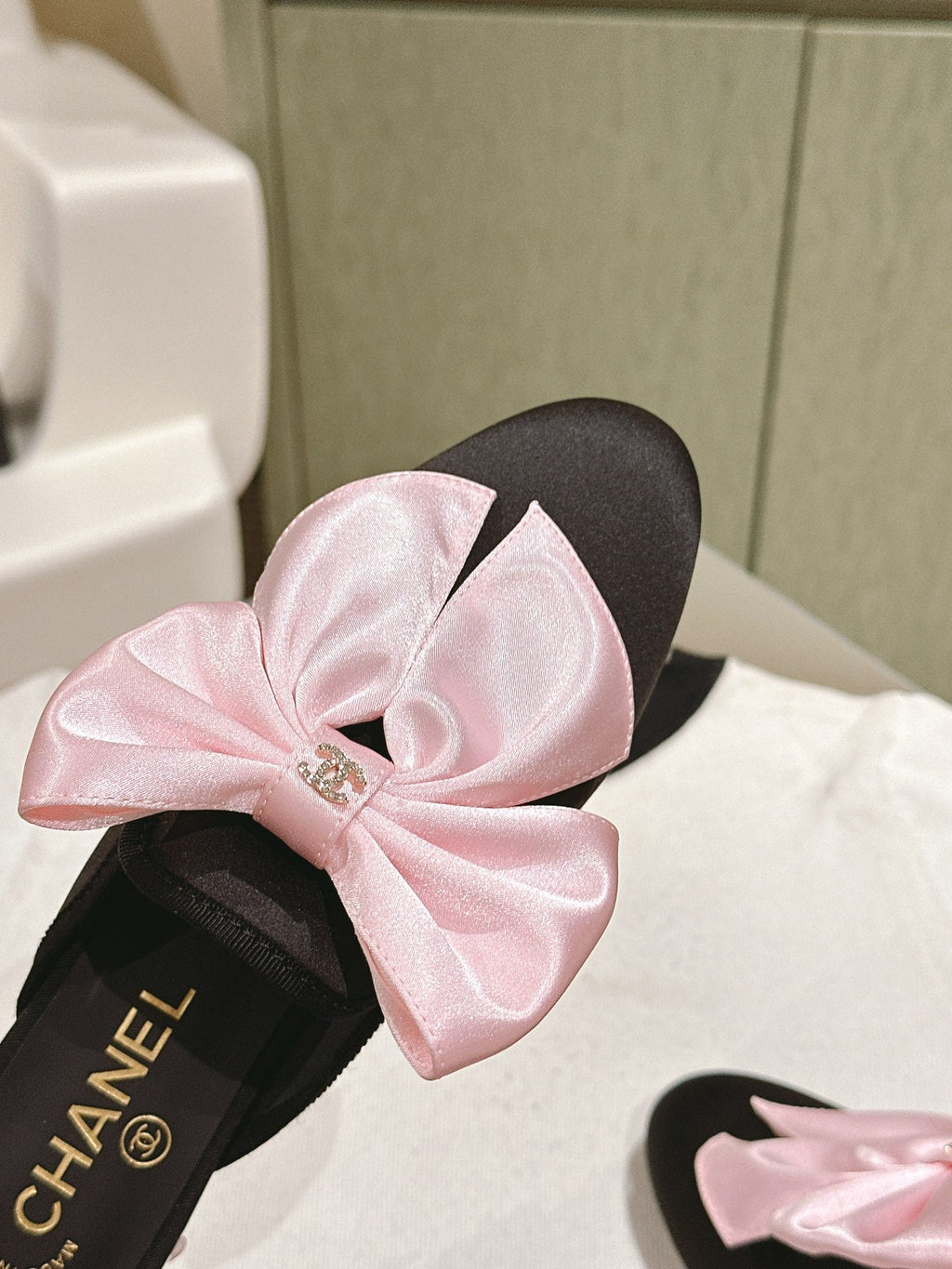 CHANEL MULE WITH SILK LIGHT PINK BOW AND BLACK LAMBSKIN