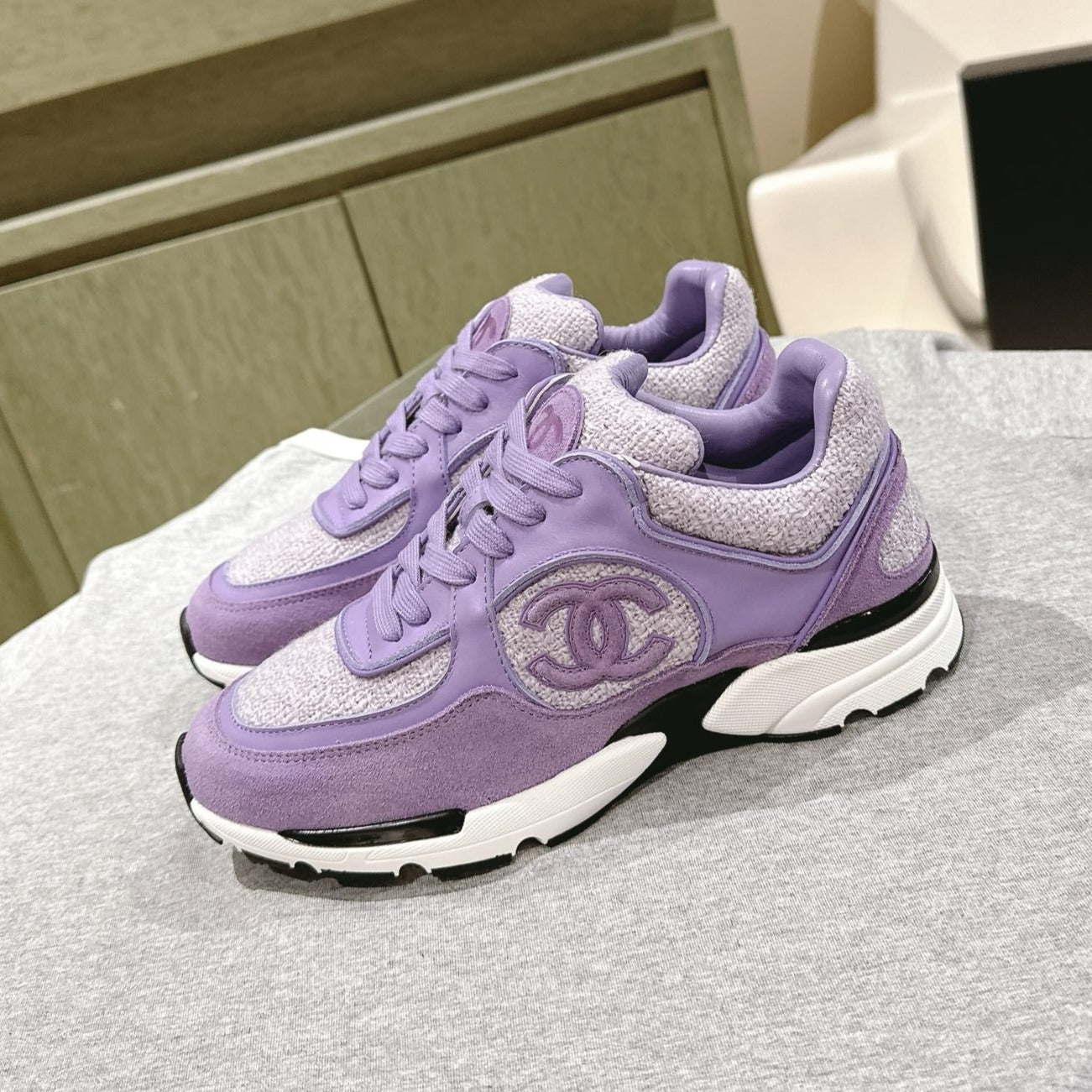 CHANEL TRAINERS IN LIGHT PURPLE SUEDE AND CALFSKIN