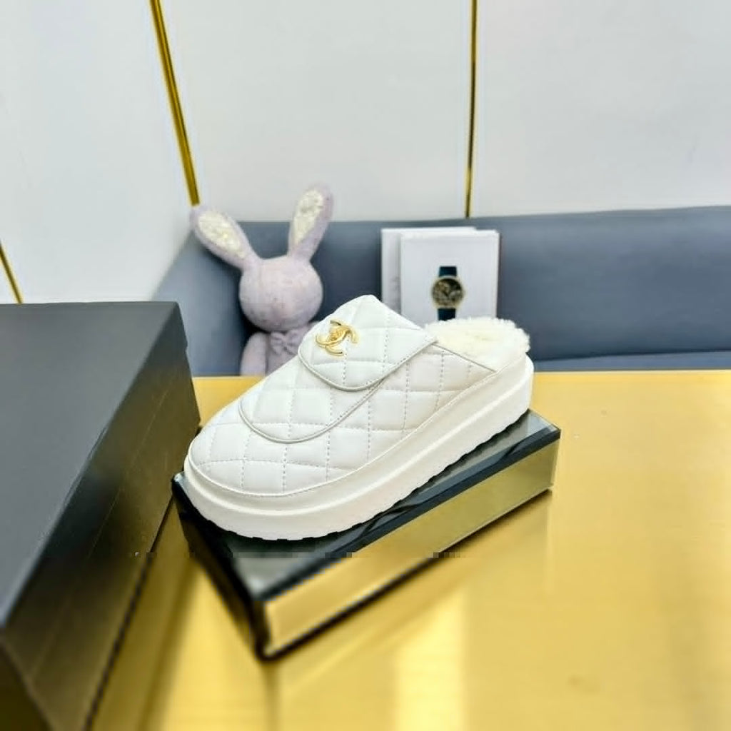 CHANEL THICK-SOLED SLIDE IN WHITE LAMBSKIN AND WOOL LINING