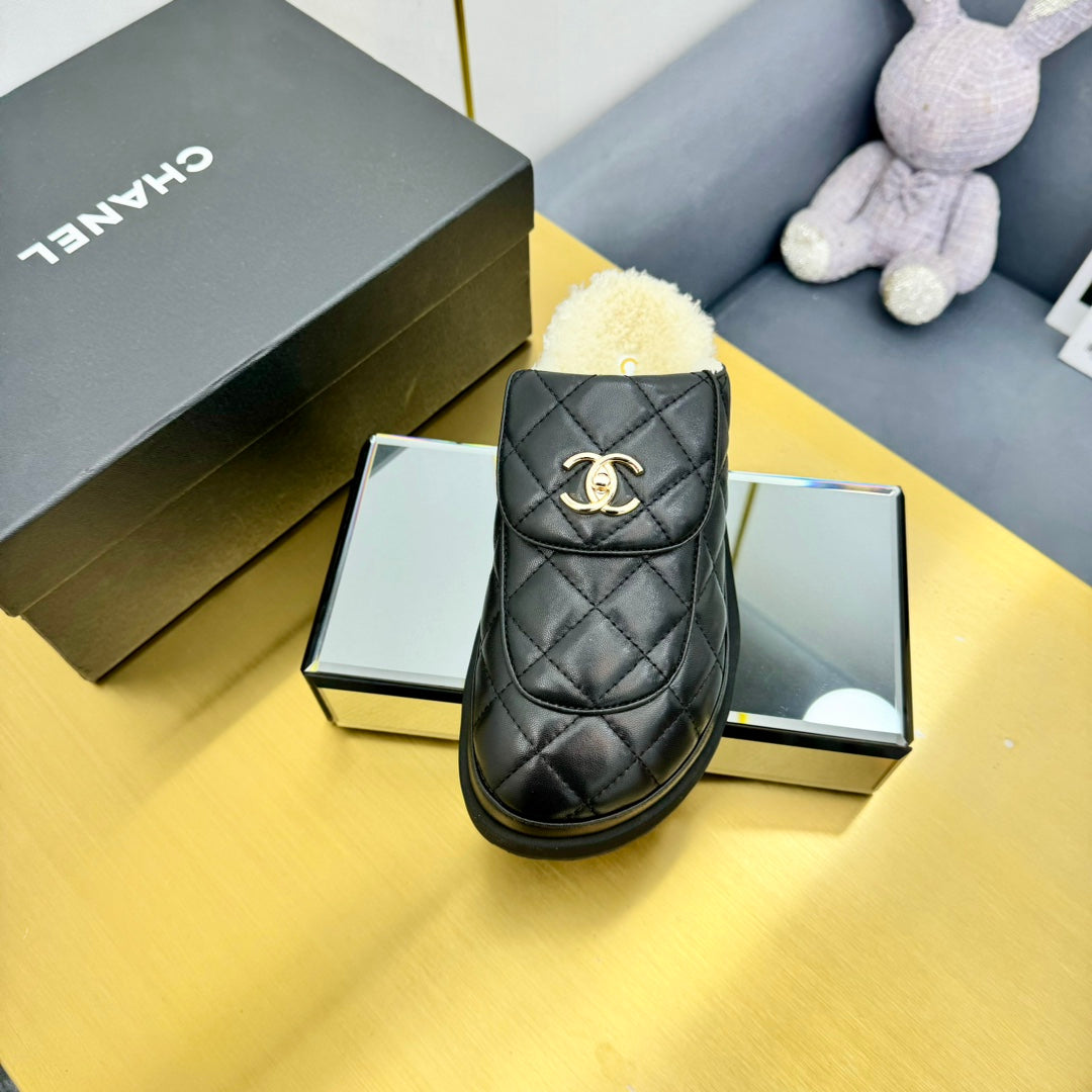 CHANEL THICK-SOLED SLIDE IN BLACK LAMBSKIN AND WOOL LINING