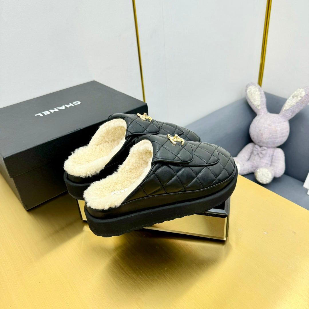 CHANEL THICK-SOLED SLIDE IN BLACK LAMBSKIN AND WOOL LINING