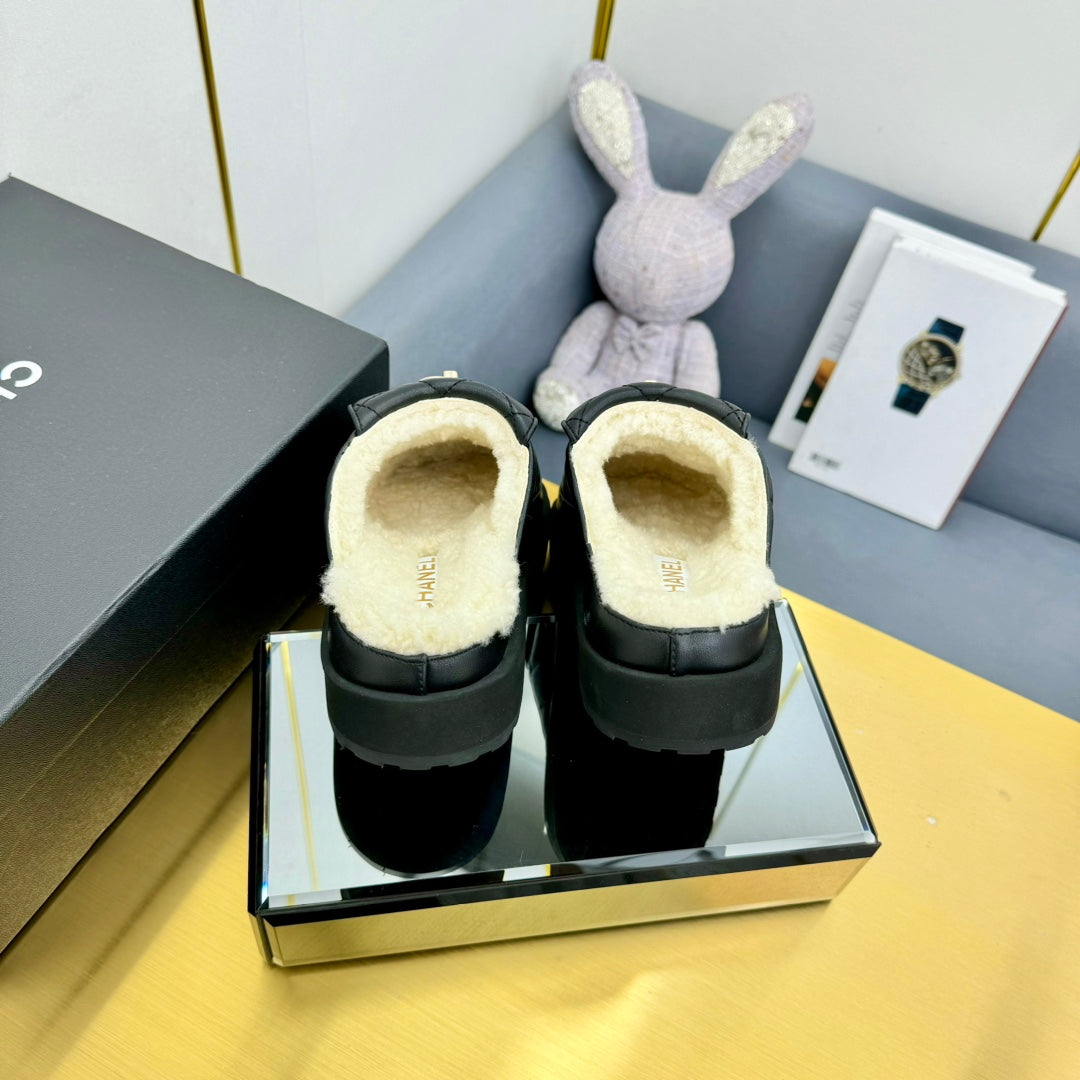 CHANEL THICK-SOLED SLIDE IN BLACK LAMBSKIN AND WOOL LINING