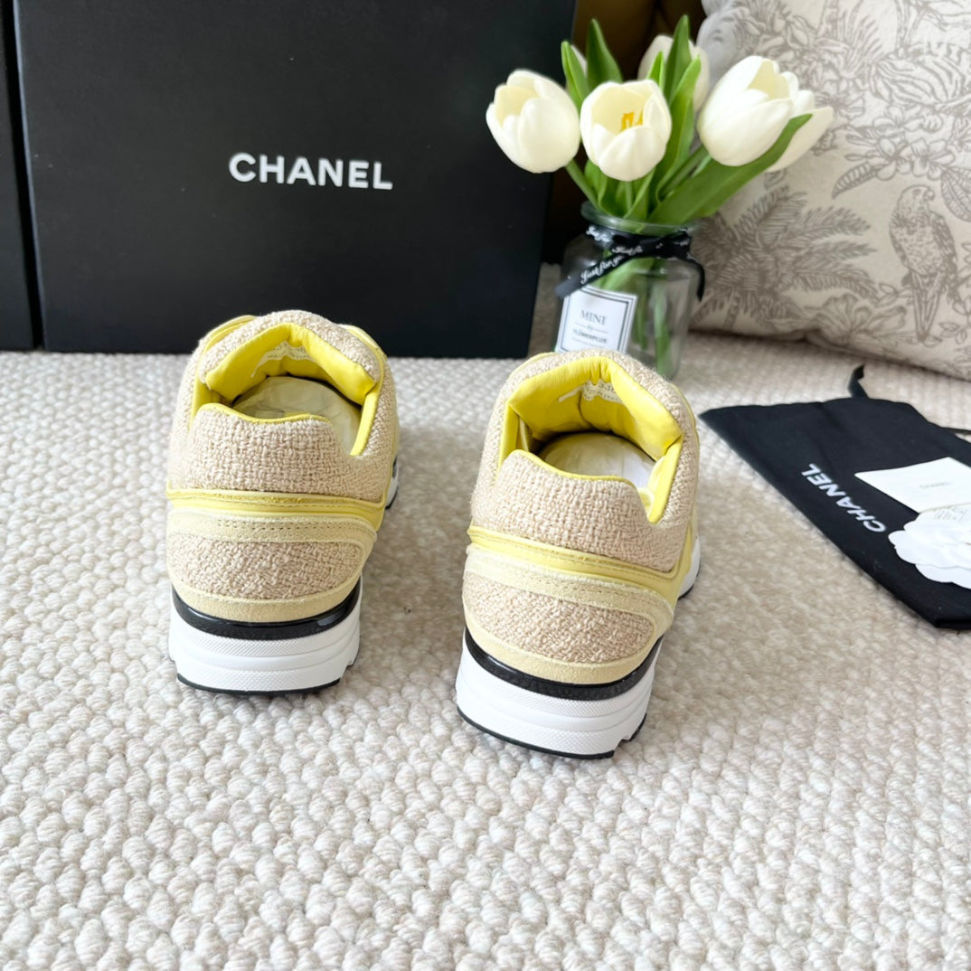 CHANEL SNEAKER IN LIGHT YELLOW WOOL TWEED AND SUEDE