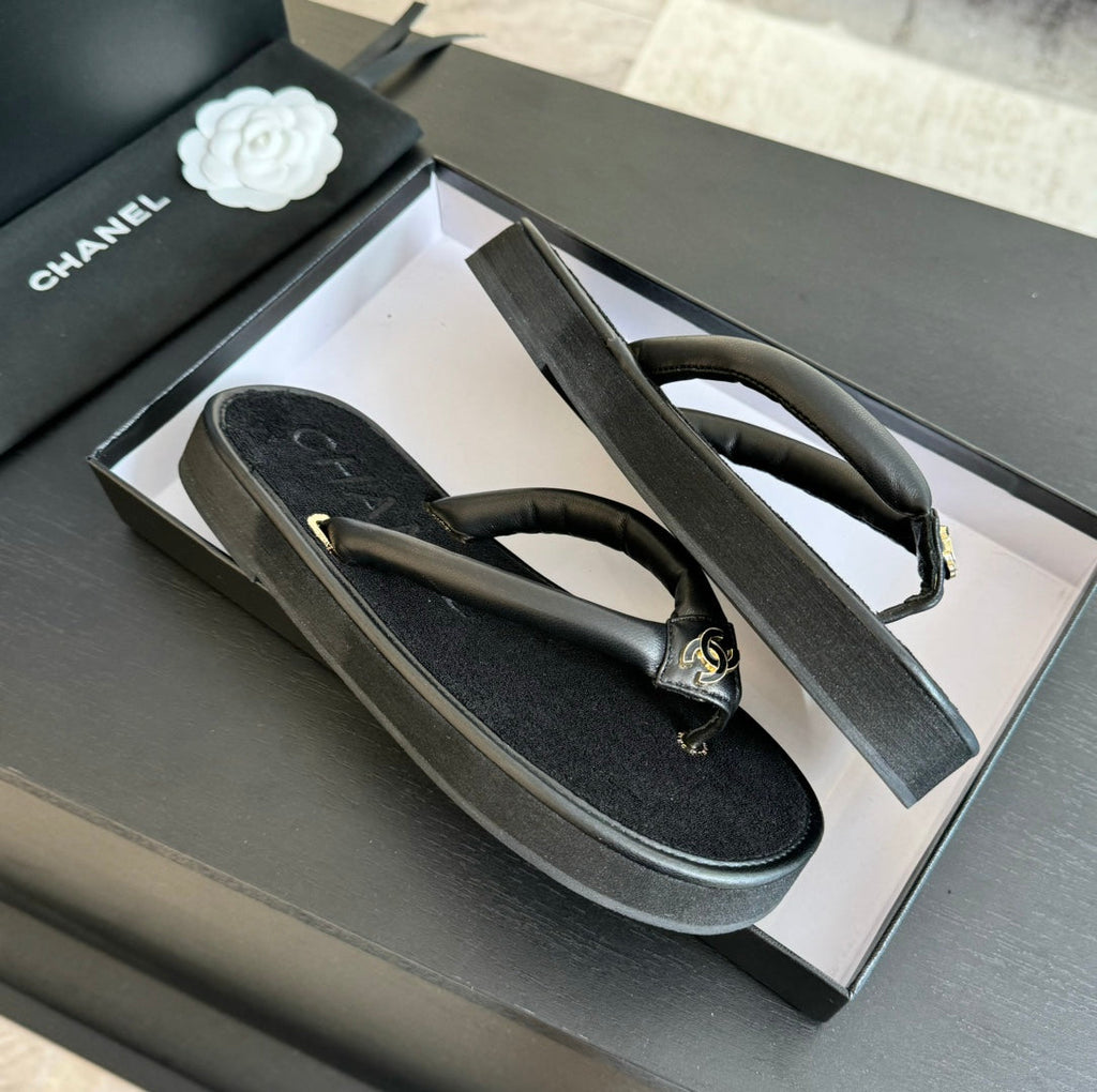 CHANEL Thick-soled Flip-Flops Lambskin Black