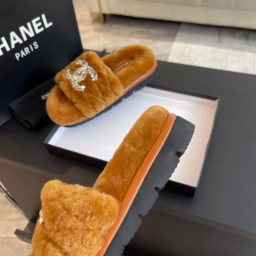 CHANEL SLIPPERS IN SAFETY ORANGE FUR