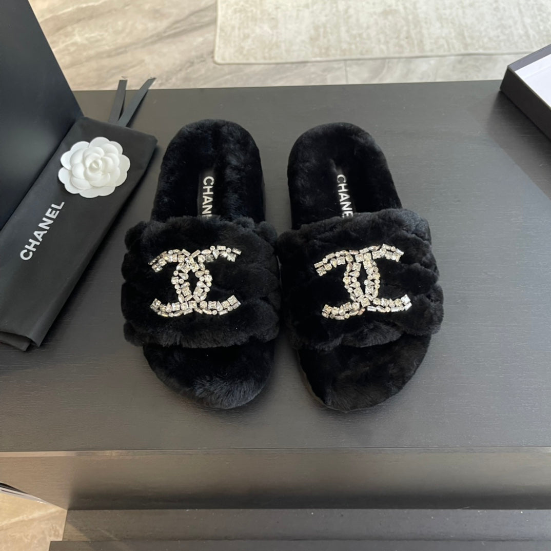 CHANEL SLIPPERS IN BLACK FUR