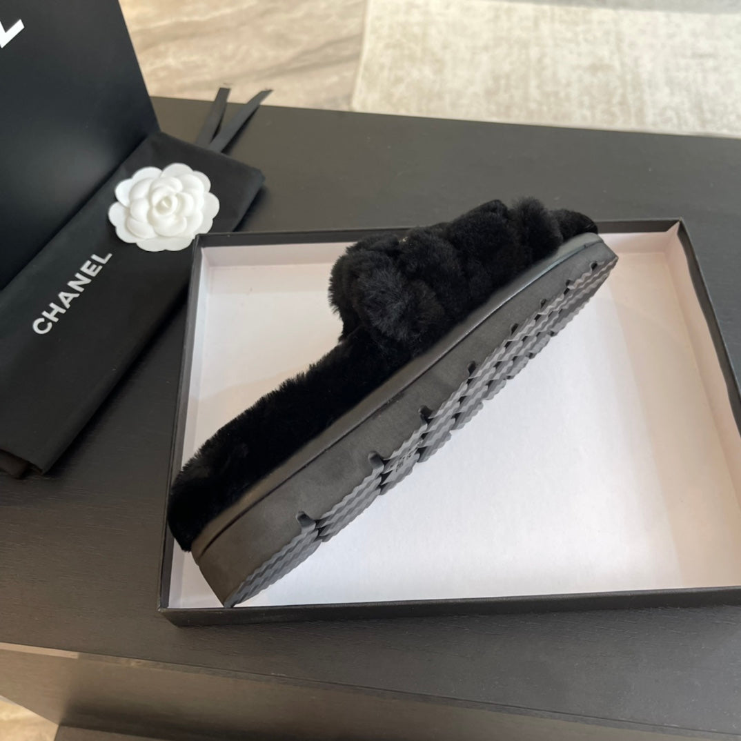 CHANEL SLIPPERS IN BLACK FUR