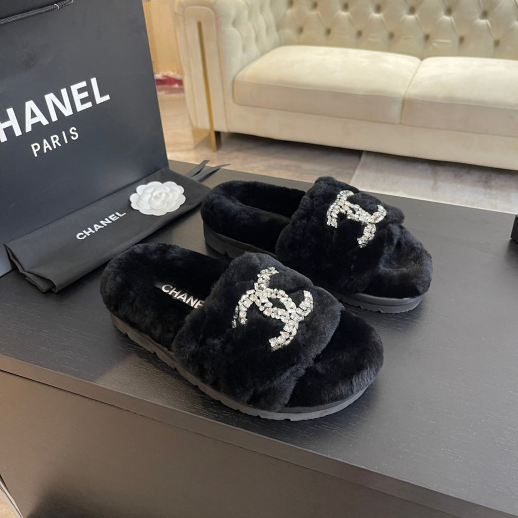 CHANEL SLIPPERS IN BLACK FUR