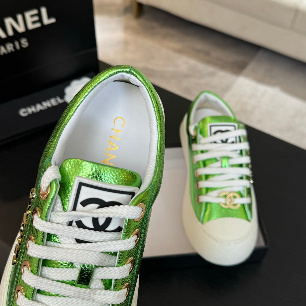 CHANEL BIG-HEAD COOKIE SHOES IN EMERALD GREEN LAMBSKIN