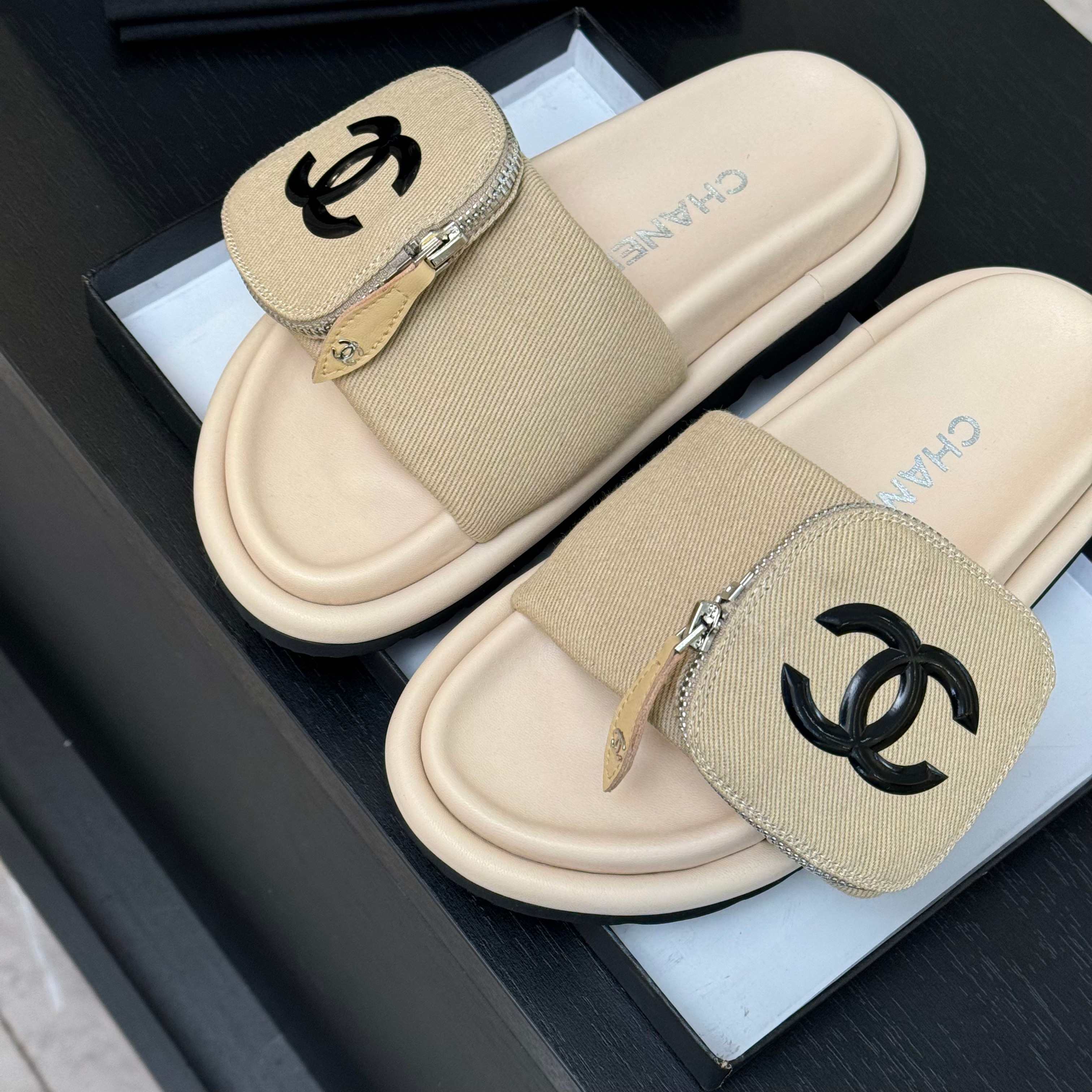CHANEL SLIDE IN LIGHT YELLOW DENIM FABRIC 45 MM