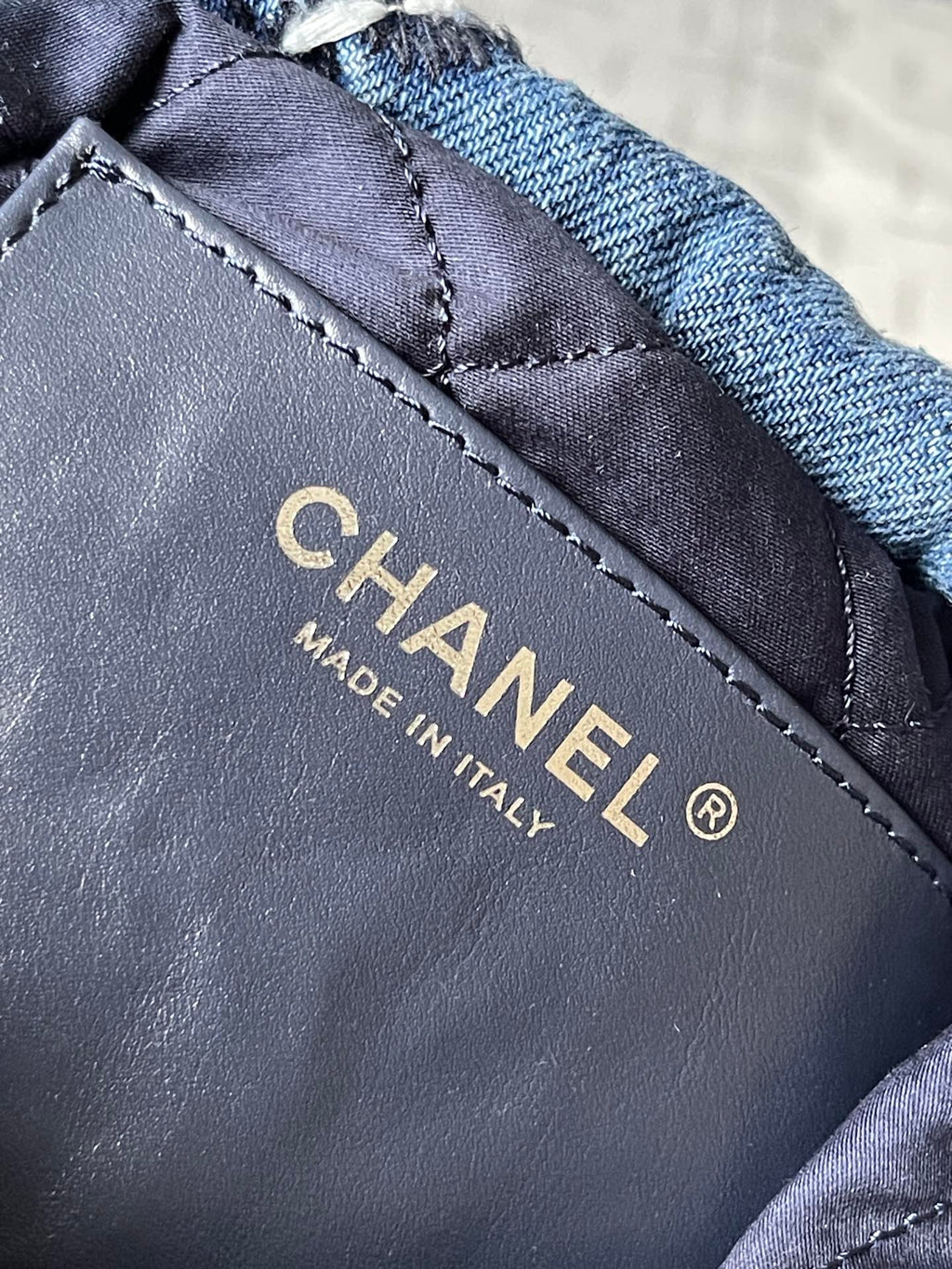 CHANEL MINI 20 CROSSBODY BAG IN BLUE DENIM WITH CHAIN