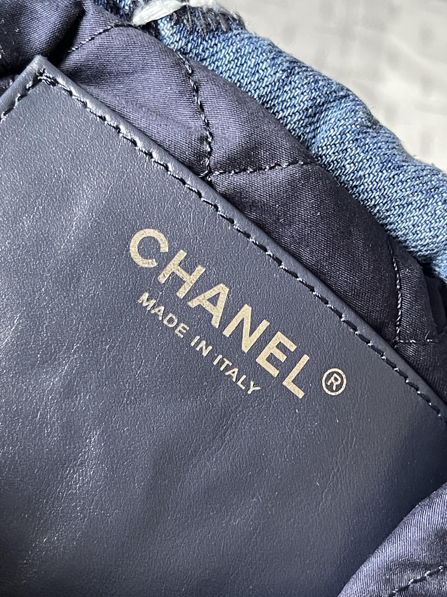 CHANEL MINI 20 CROSSBODY BAG IN BLUE DENIM WITH CHAIN