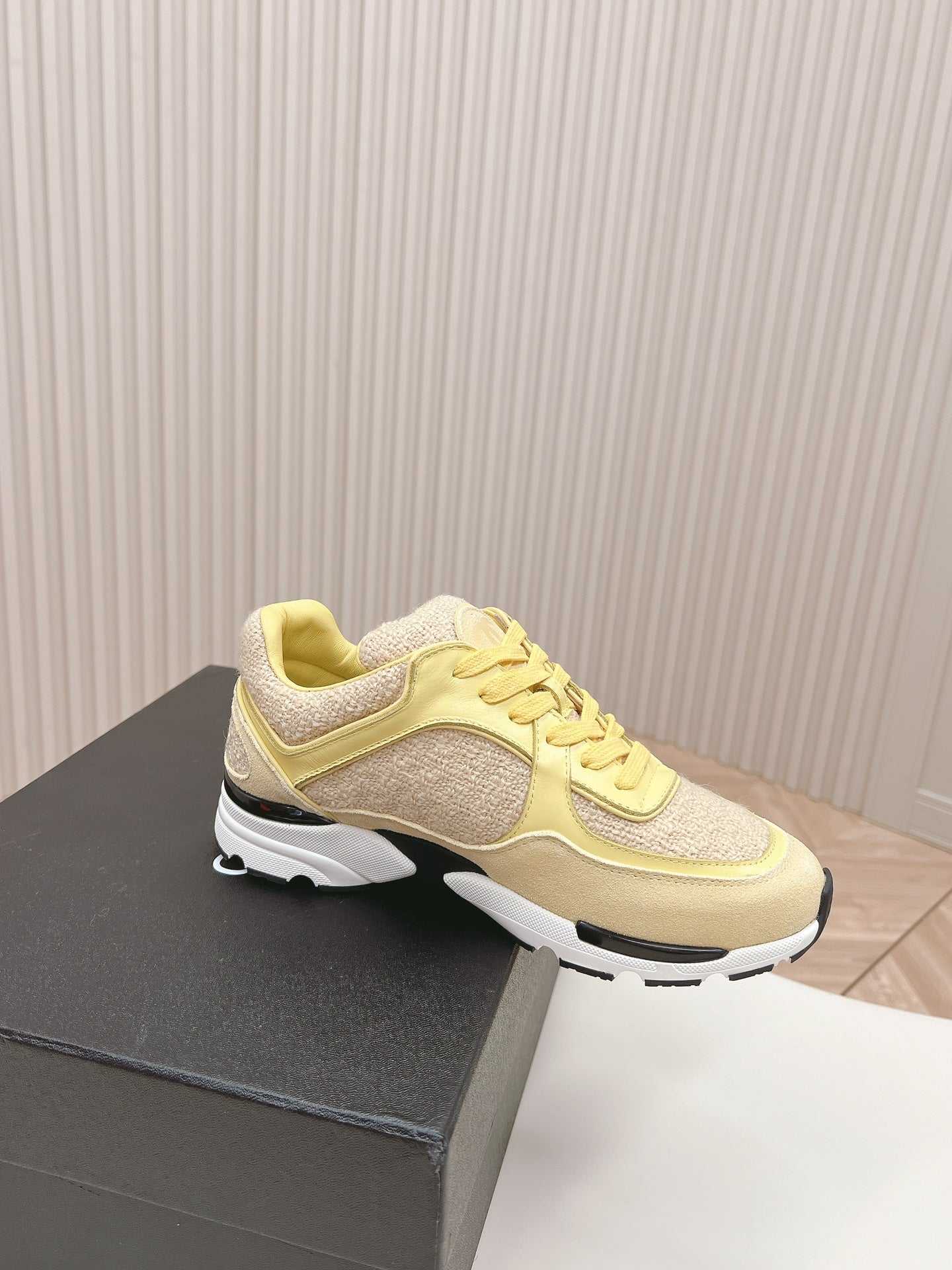 CHANEL TRAINERS IN LIGHT YELLOW SUEDE AND CALFSKIN