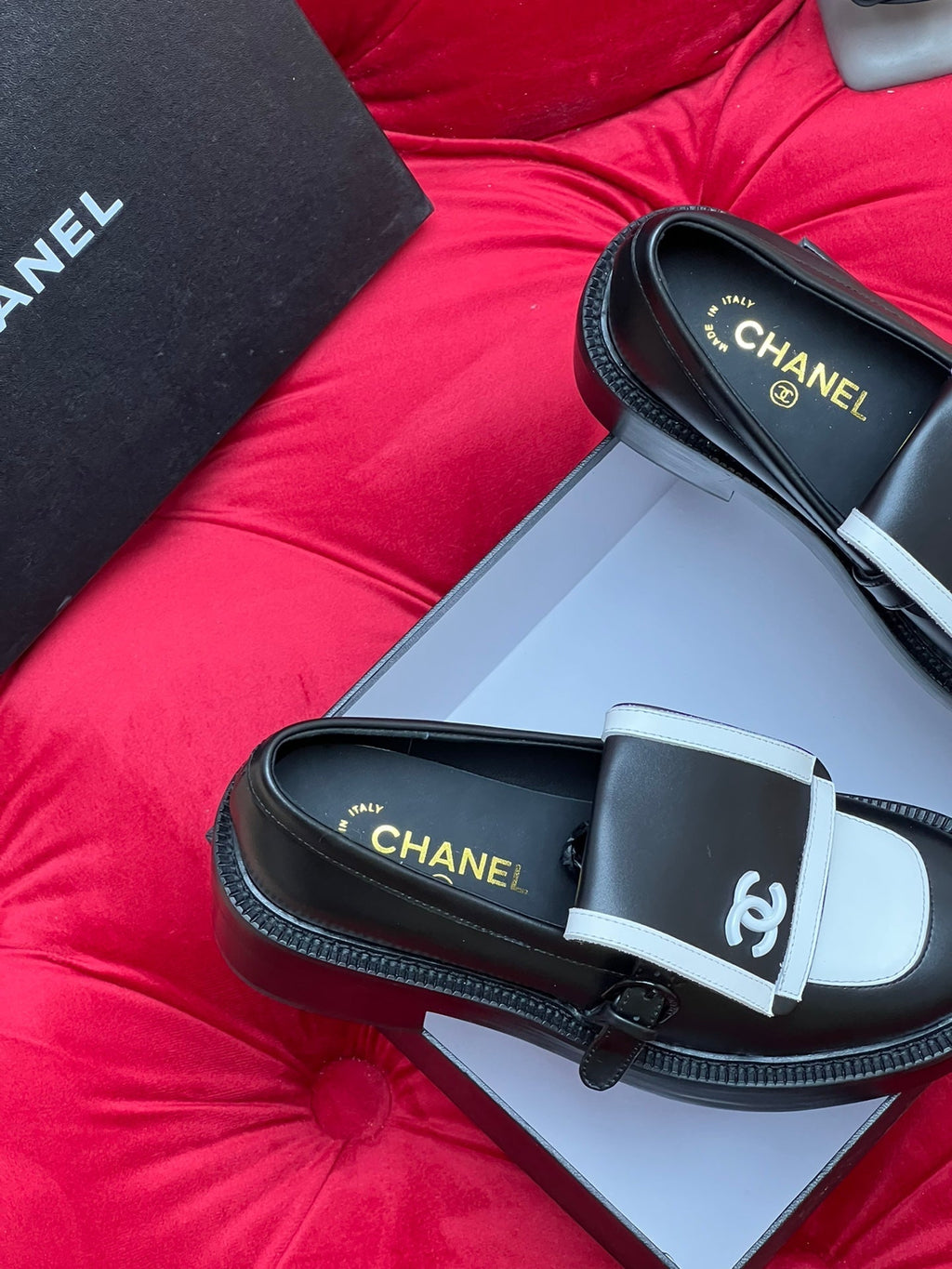 CHANEL MOASIN LOAFER IN BLACK MIX WHITE LAMBSKIN