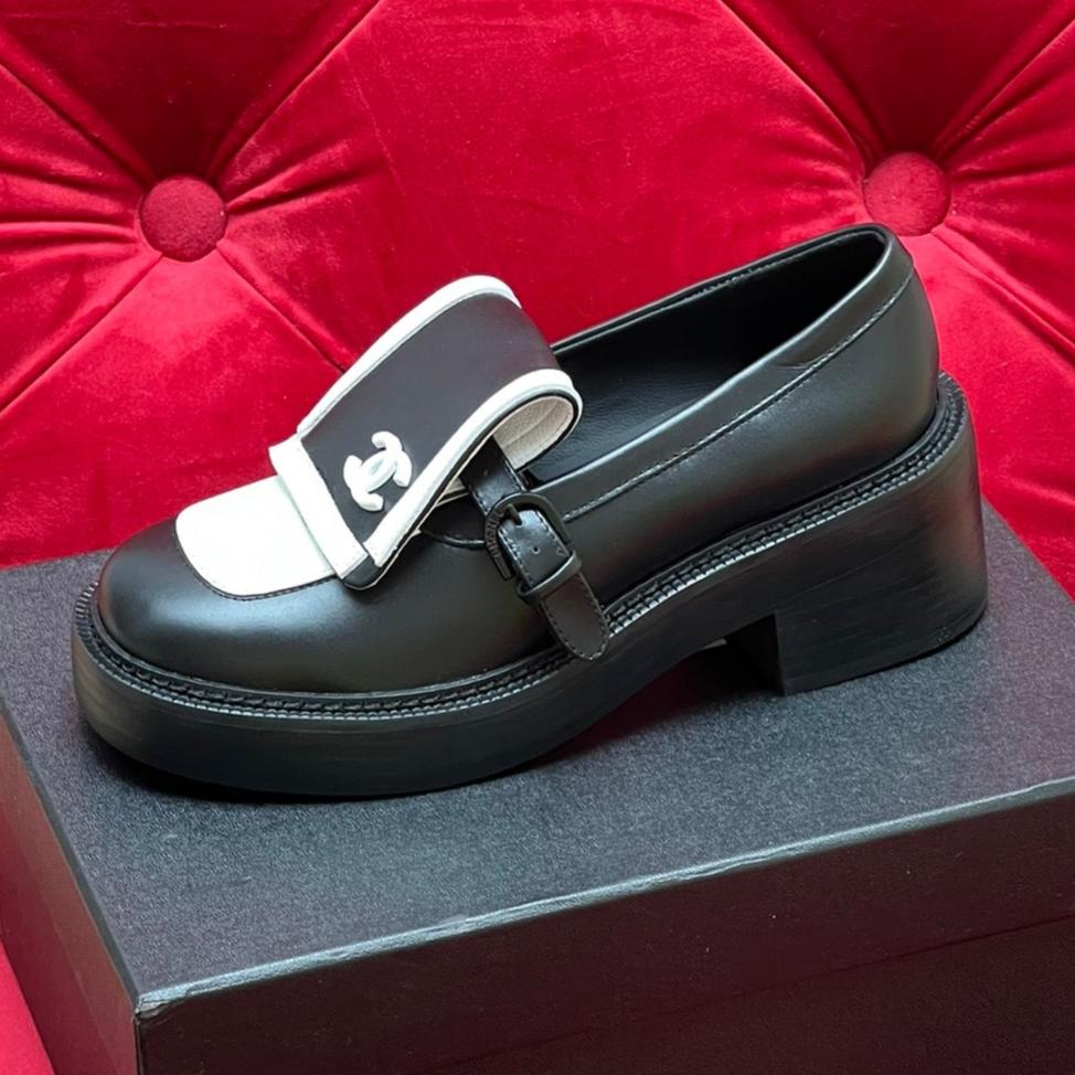 CHANEL MOASIN LOAFER IN BLACK MIX WHITE LAMBSKIN