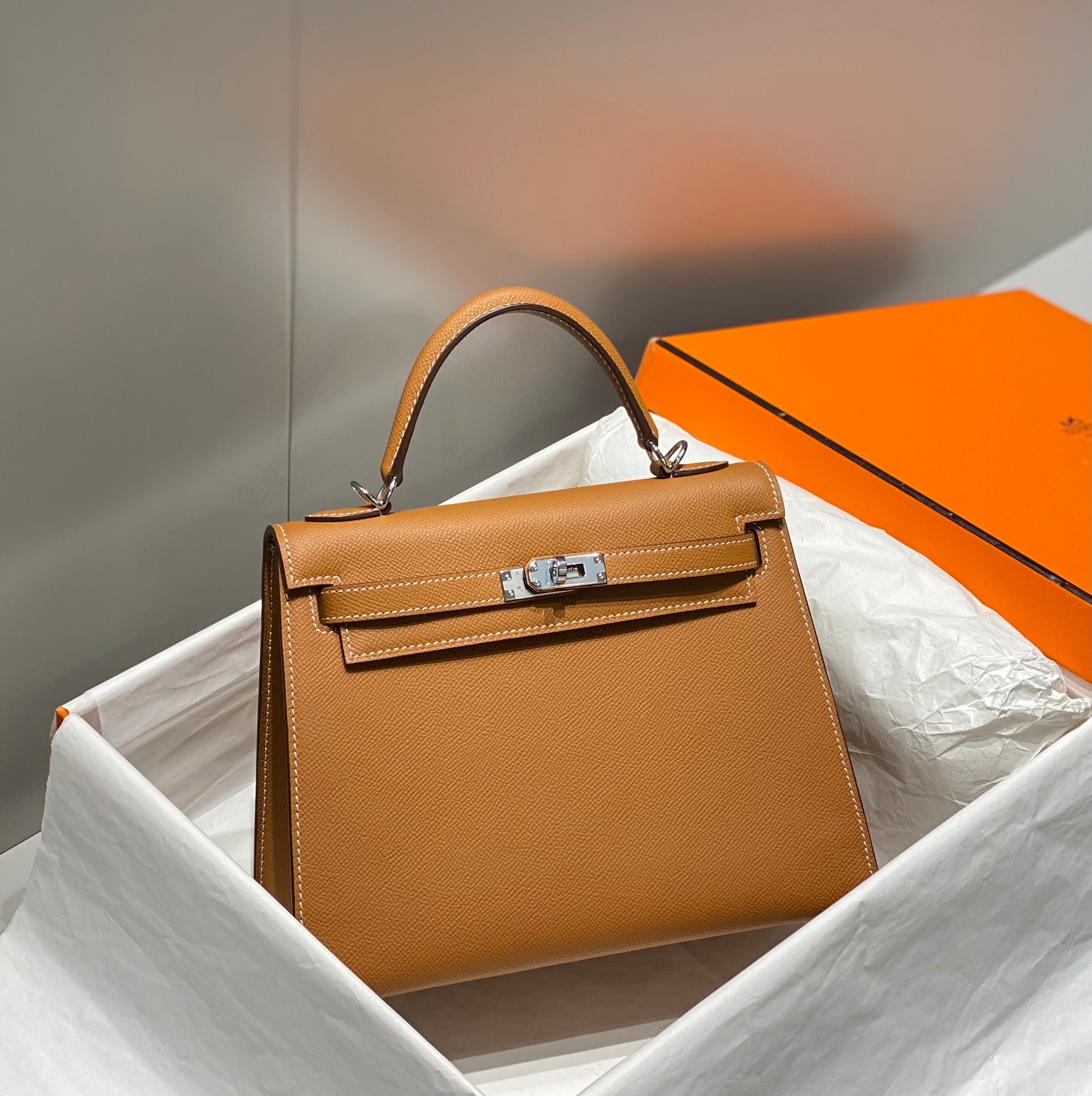 HERMES KELLY 25CM IN GOLD EPSOM CALFSKIN SILVER HARDWARE