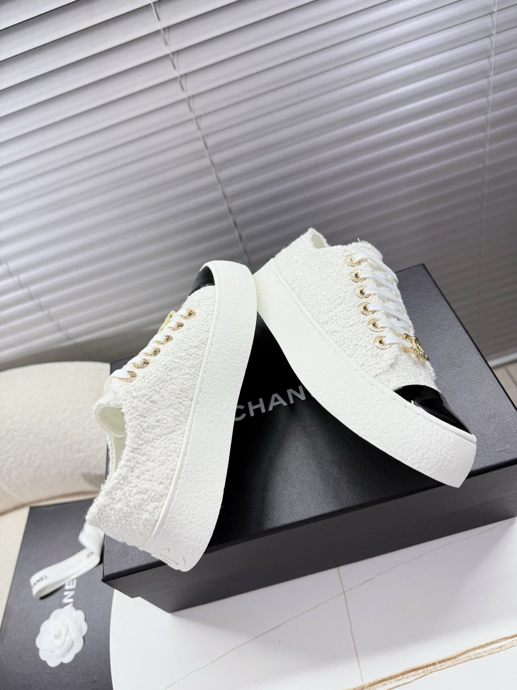 CHANEL 25S TRAINERS WHITE 35MM IN GLITTERED TWEED AND PATENT CALFSKIN