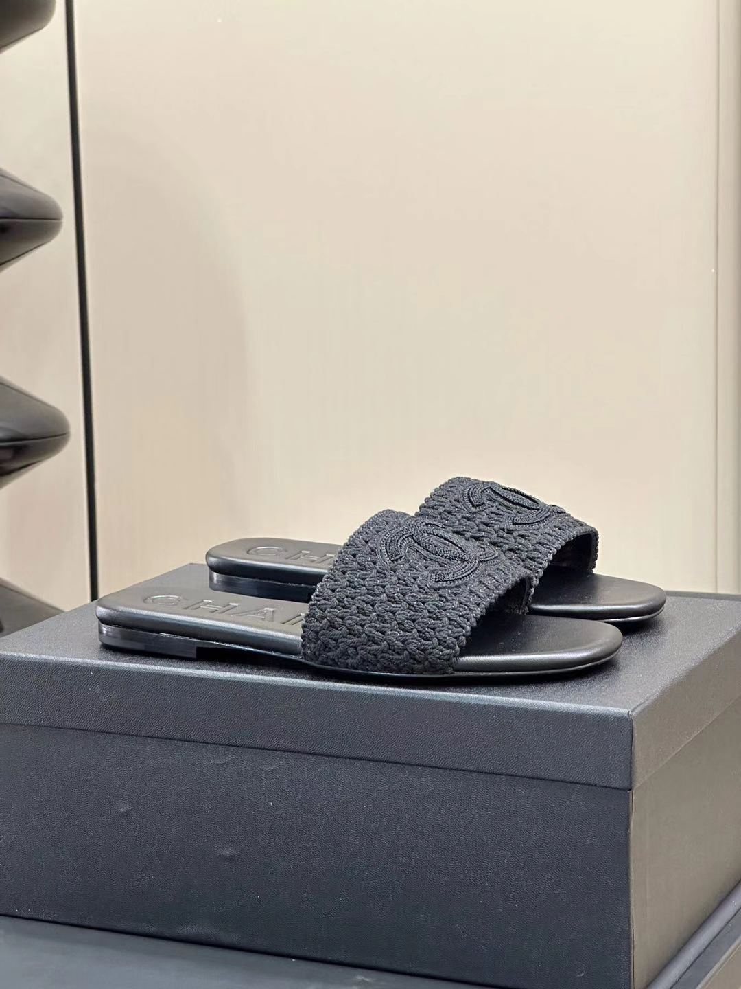 CHANEL WOVEN SLIPPERS BLACK COWHIDE SOLE