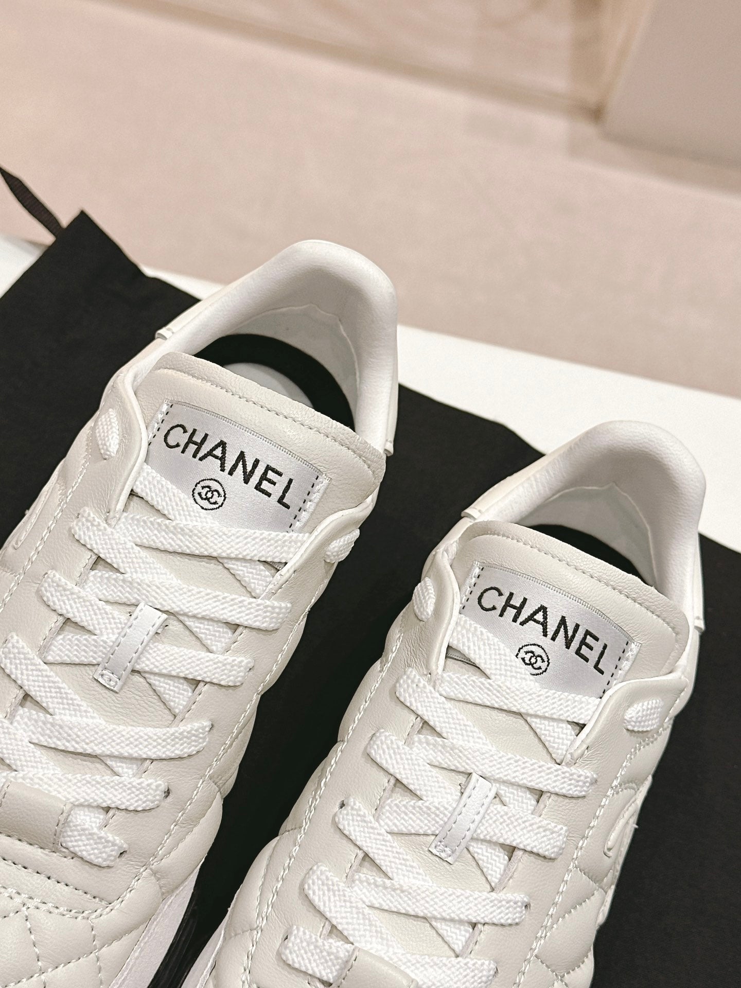 CHANEL SNEAKERS IN GLOSSY WHITE LAMBSKIN
